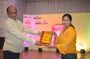 Kirti Maam recogning by DM SIR Samastipur